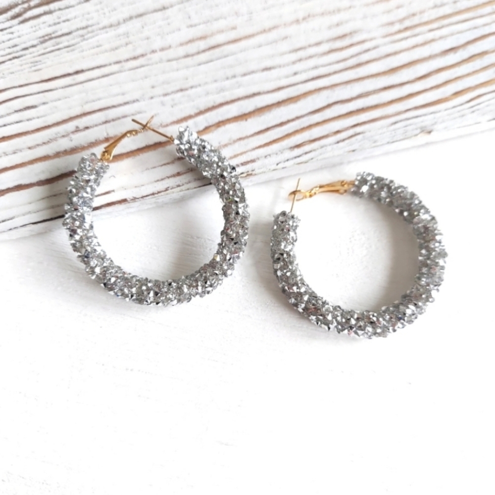 🎁Free w/ Purchase🎁 Glimmer & Glam Hoops - Silver